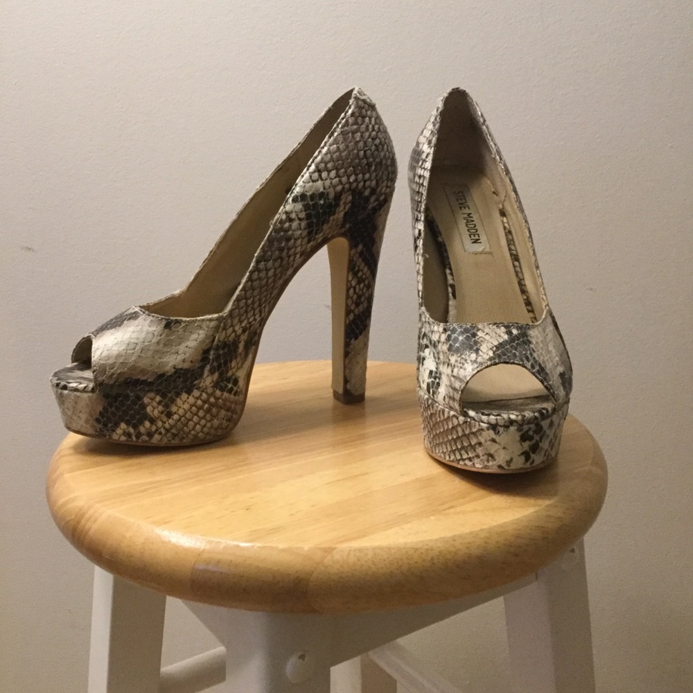 Steve Madden snake peep-toe heels - size 6.5